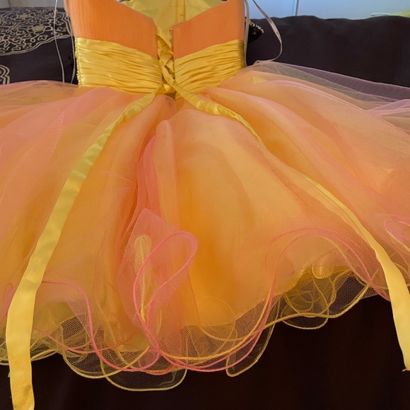 Beautiful dream dress never worn;  PRICE IS FIRM - Picture 4 of 6